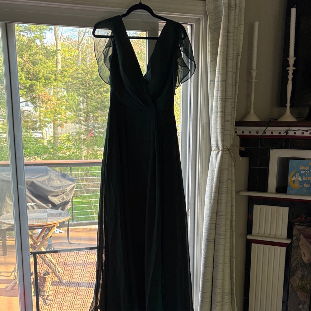 Aura Deep Green V-Neck Chiffon Maxi Dress